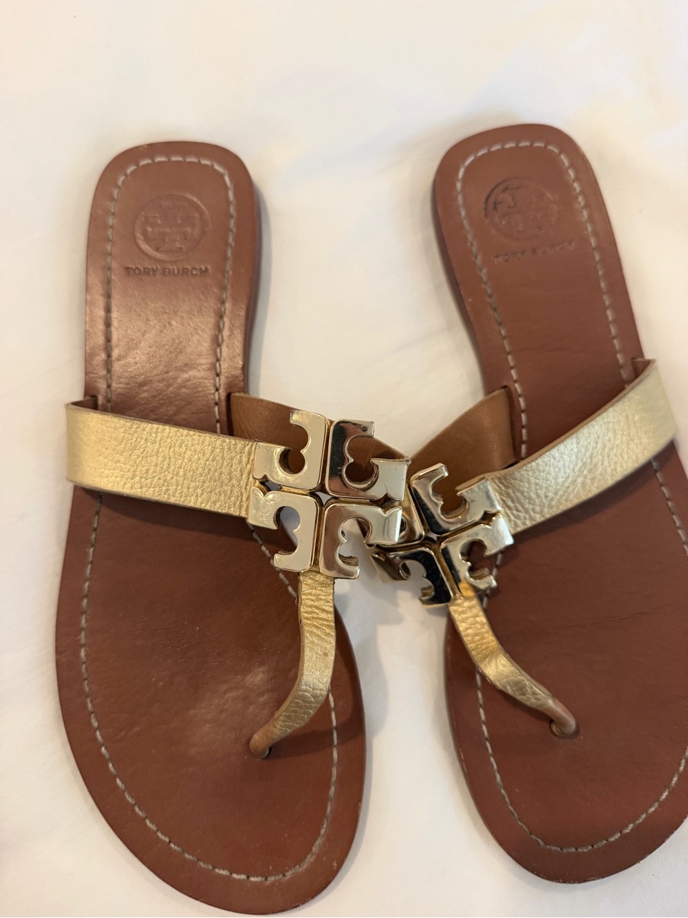 Tory Burch Metallic Gold Logo Thong Sandals - Picture 2 of 3